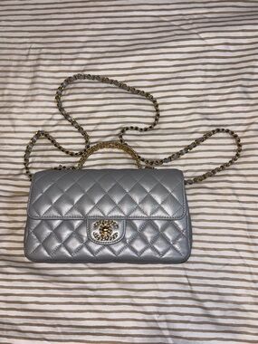 Authentic Chanel Flap Bag Metallic Silver Lambskin CHANEL Chain Handle
